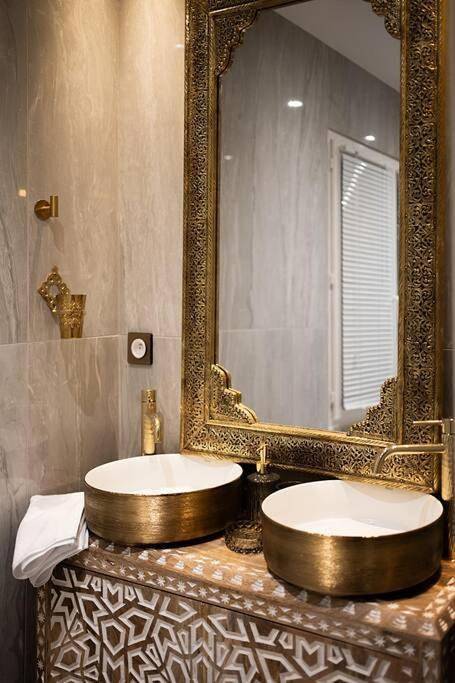 Appartement entier, Love room Dubaï & Balnéo in Saint-Rambert-d'Albon, Région de Valence