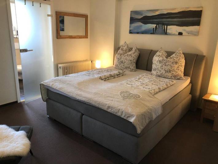 Ferienwohnung für 2 Personen, mit Terrasse und Garten sowie Ausblick