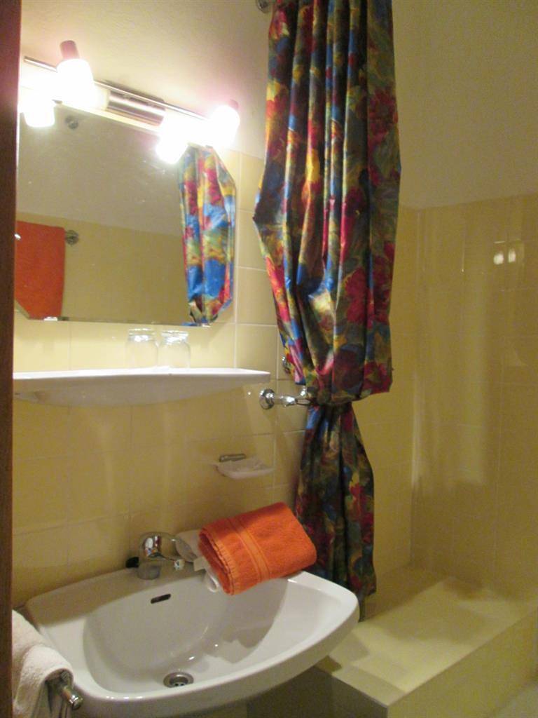 Ganze Ferienwohnung, Standard Doppelzimmer Dusche/Wc,Tv, in Kössen, Kaiserwinkl