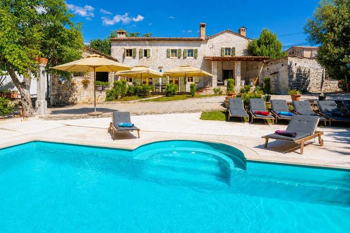 Villa für 8 Personen, mit Balkon und Garten sowie Whirlpool - 1