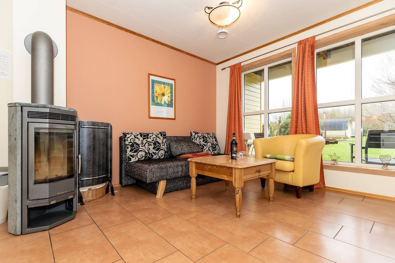 Ganze Wohnung, Ruhig gelegene 2-Raum-Ferienwohnung mit Sauna, Hot Tub und großem Garten in Wittenbeck, Rostock und Umgebung