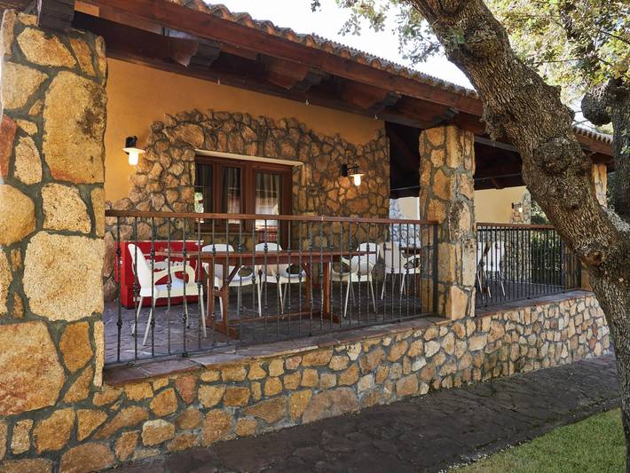 Casa rural para 16 personas, con Balcón/Terraza y Jardín además de Piscina y Sauna en Narrillos de San Leonardo - 2