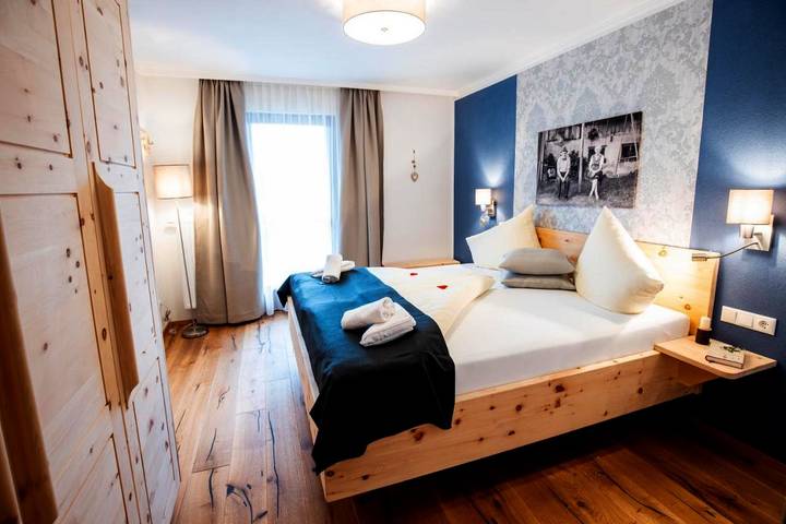 Ferienwohnung für 5 Personen, mit Ausblick und Pool sowie Garten und Sauna