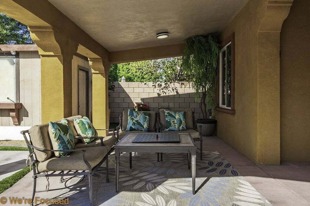 Desertsunflower:walking polo ground, Coachellafest in Coachella, Coachella Valley