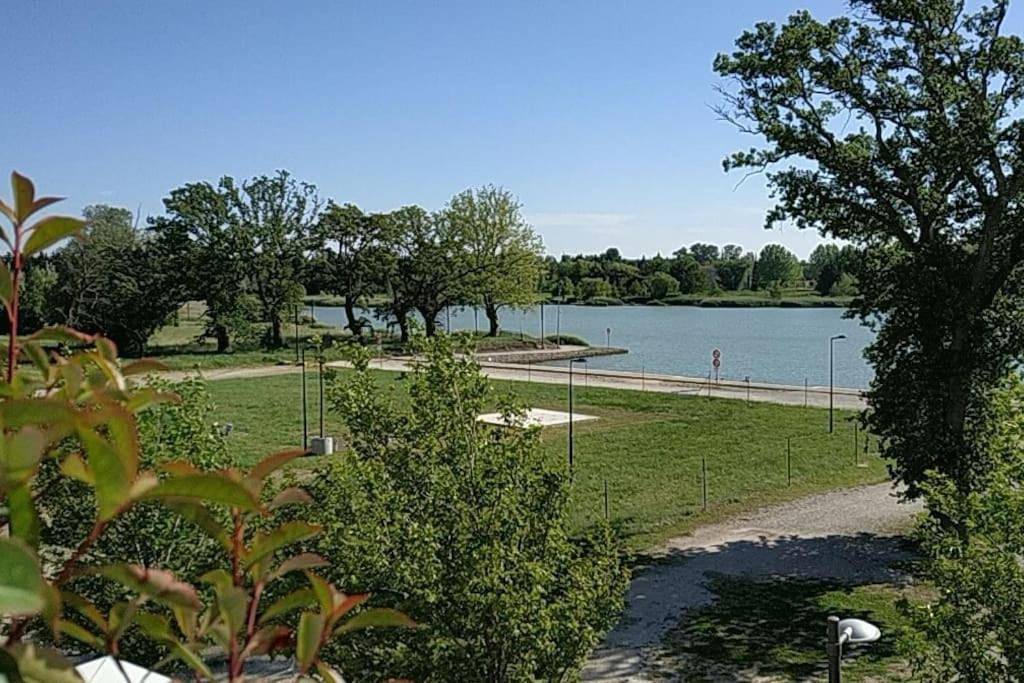 Appartement entier, Appartement climatisé au coeur de la Provence lac et parcs d'attractions 10mn Avignon in Monteux, Vaucluse