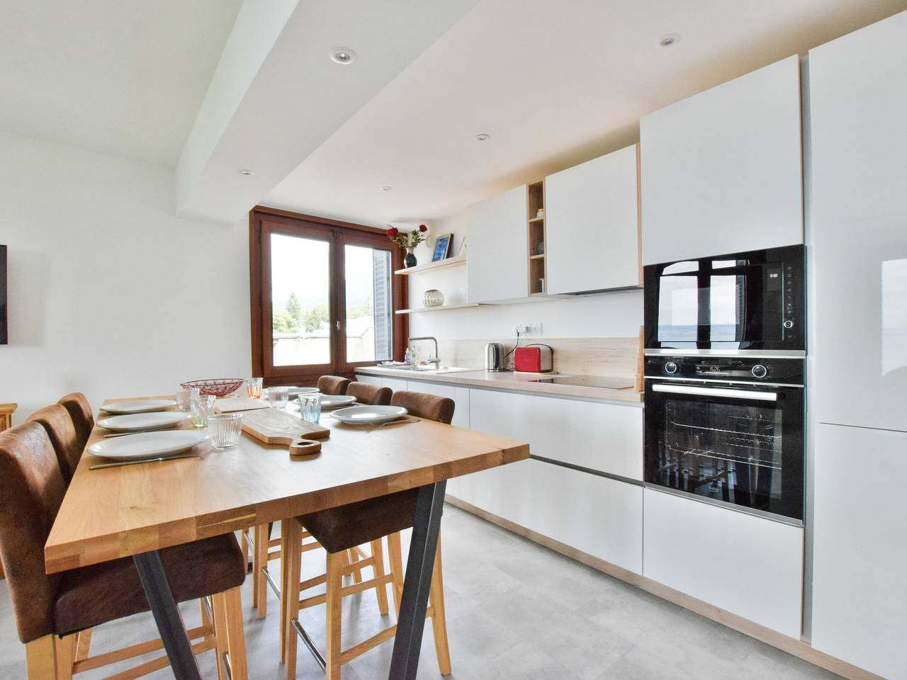 Ganze Wohnung, Charmante 4-Personen-Wohnung mit Balkon und Seeblick, nahe Strand in Neuvecelle in Évian-les-Bains, Thonon-les-Bains und Umgebung