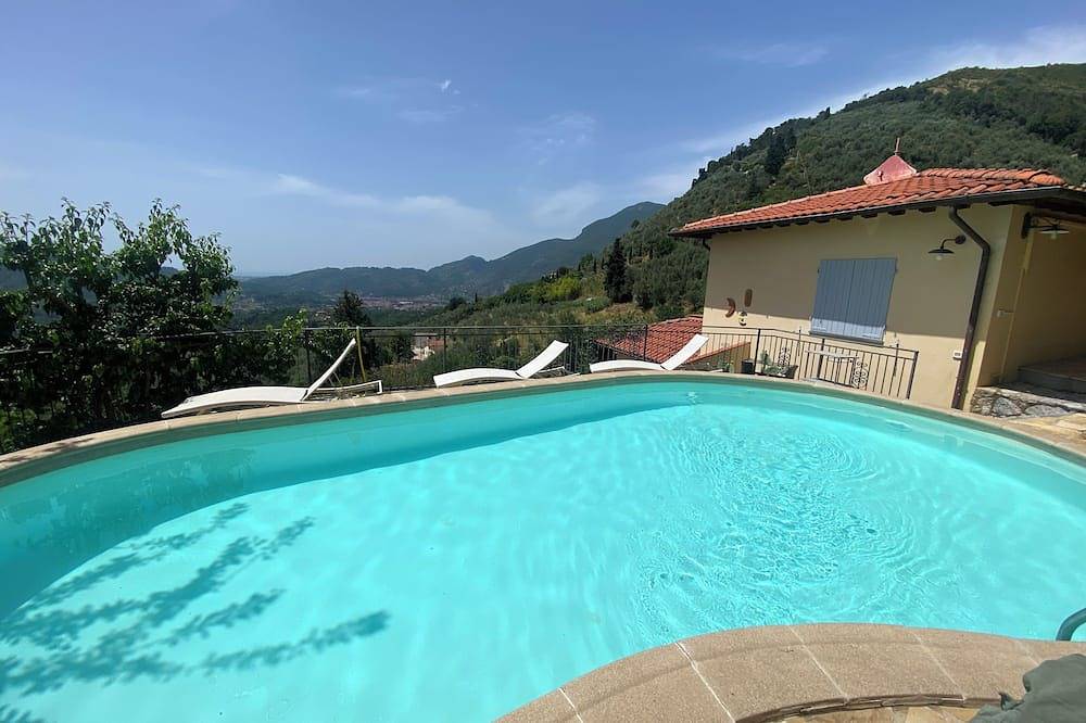 Romantic Villa ⭐ Pool ⭐ Sea View, Wall Box in Forte dei Marmi, Costa de la Maremma