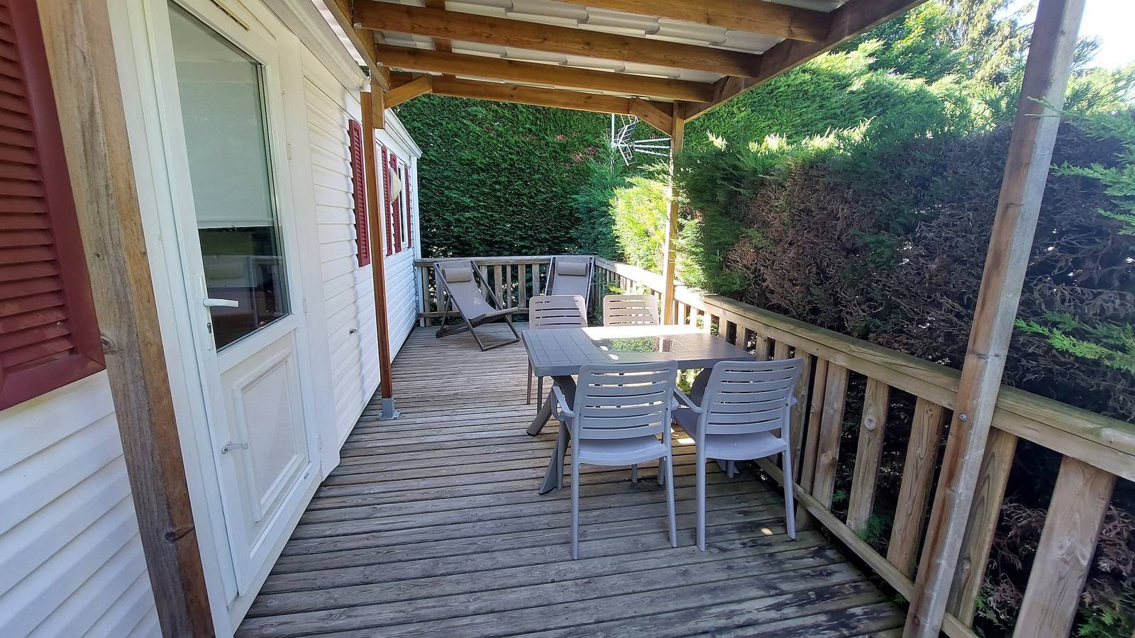 Mobil-home "Mercure 1" con piscina condivisa, Wi-Fi e aria condizionata in Saint-Laurent-en-Beaumont, Parco Nazionale degli Ecrins