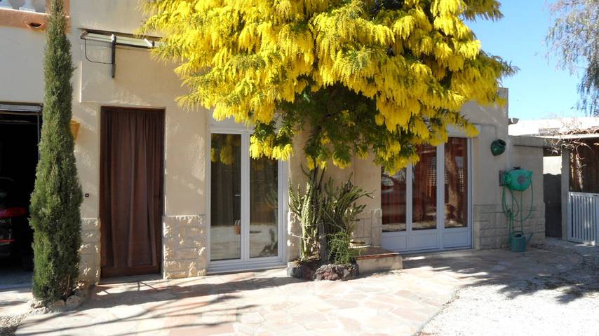 Appartement de vacances pour 5 personnes, avec piscine et jardin