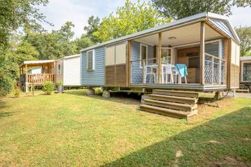 Hôtel pour 4 personnes, avec terrasse ainsi que piscine et vue, adapté aux familles à Salies-de-Béarn
