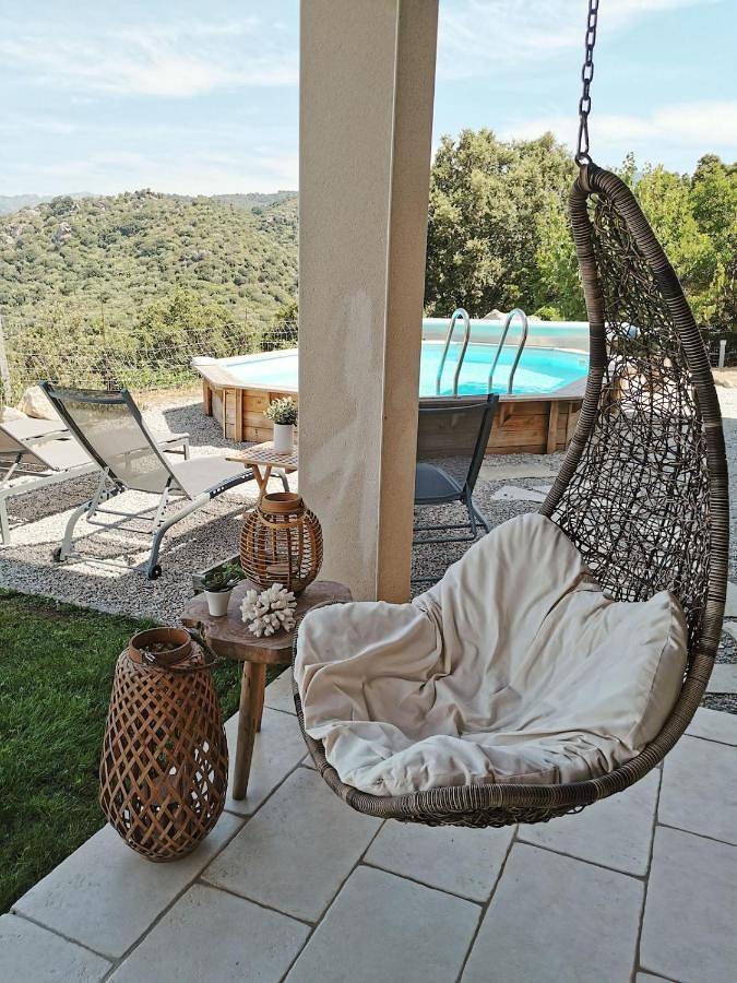 Location de vacances pour 8 personnes, avec piscine ainsi que vue et jardin à Sainte-Lucie-de-Tallano - 4