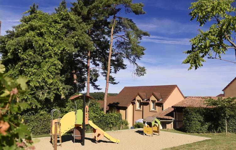 Gîte pour 6 personnes, avec sauna et terrasse ainsi que jardin et piscine, adapté aux familles à Sarlat-la-Canéda - 2