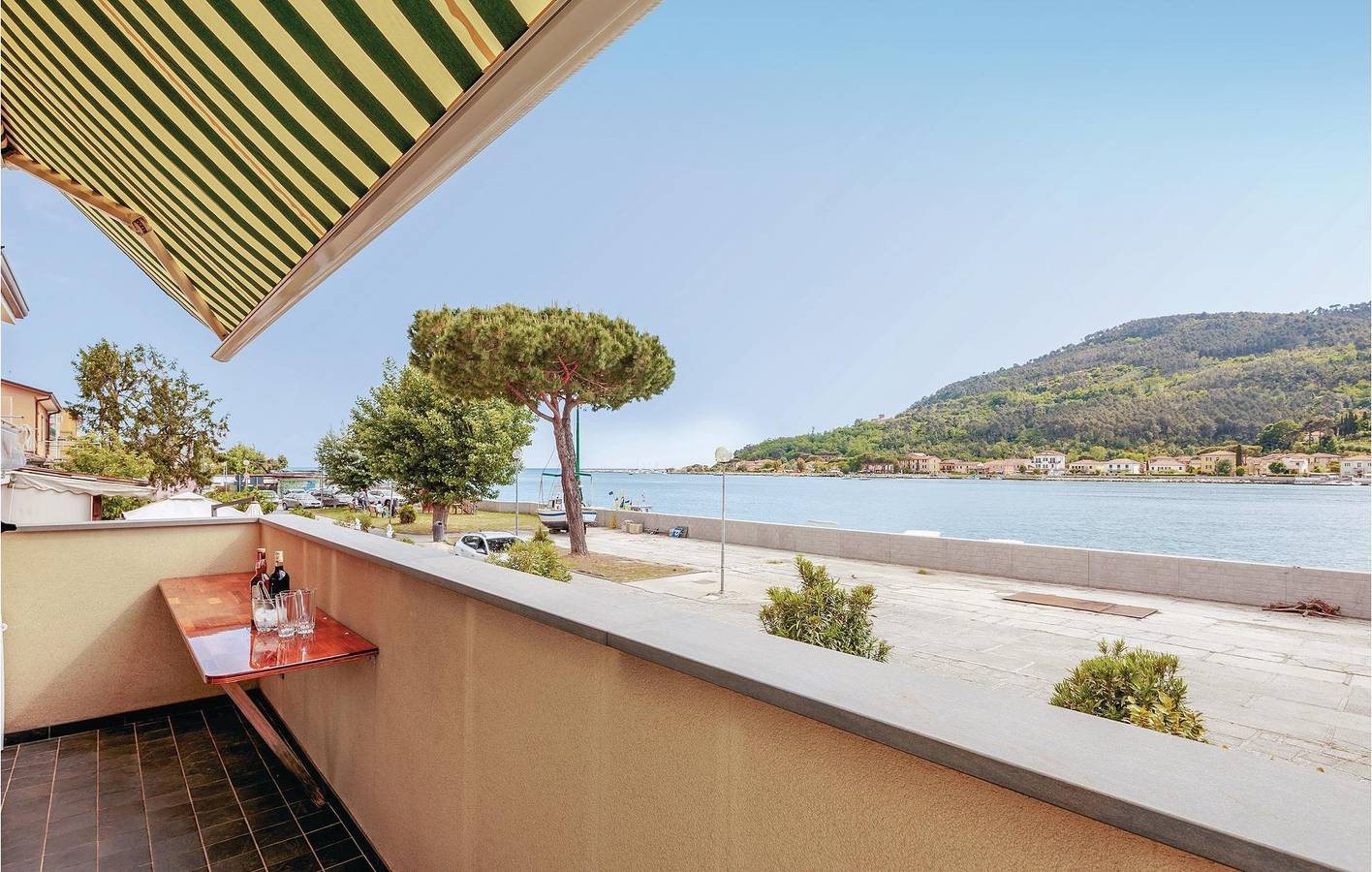 Appartamento di 90mq con aria condizionata, parcheggio, terrazza e WiFi, a 2km dalla spiaggia di Punta Bianca in Fiumaretta di Ameglia, Comune di Ameglia