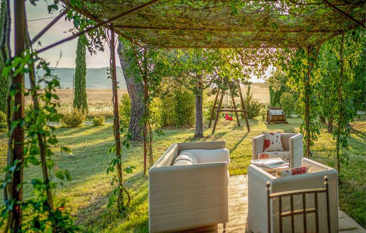 Accogliente rifugio in riva al mare con piscina e caminetto in Pienza, Val d’Orcia
