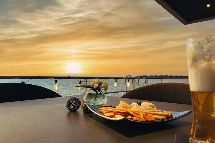 Hausboot für 4 Personen, mit Terrasse und Seeblick in Ribnitz-Damgarten - 3