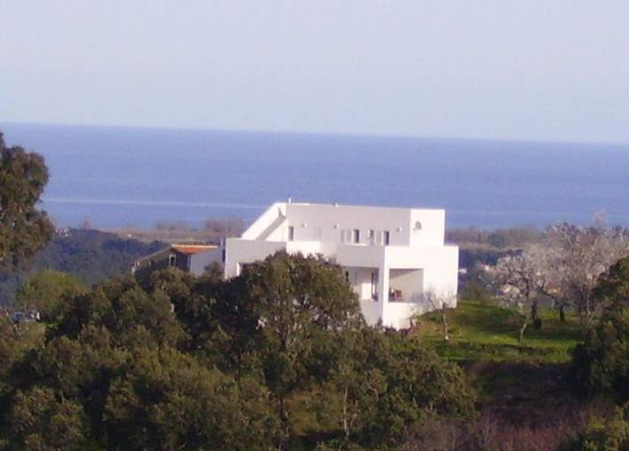 Location de vacances pour 8 personnes, avec vue ainsi que balcon et piscine à Castellare-di-Casinca