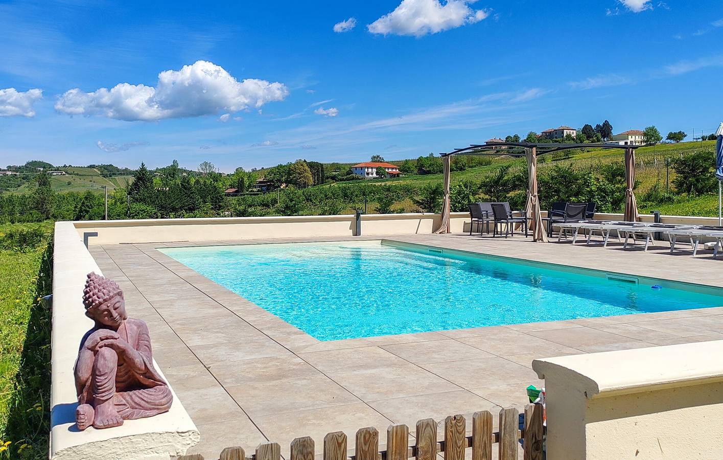 Acogedor apartamento con piscina y jardín a 2,5 km de Castelnuovo Calcea in San Marzano Oliveto, Langhe