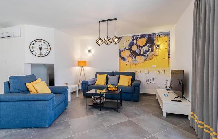 150 m² großes Apartment mit Meerblick, Terrasse, WLAN und Parkplatz – in Strandnähe in Tkon, Pasman