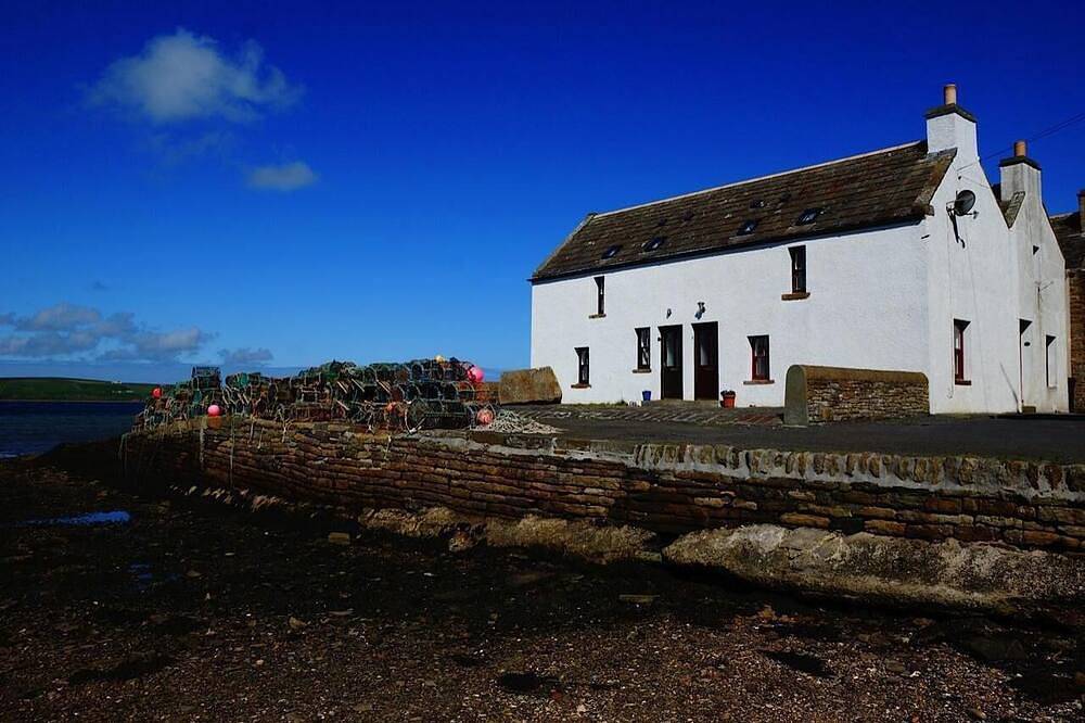 Einzigartiges Ferienhaus am Meer in einem malerischen Dorf. in Orkney Inseln