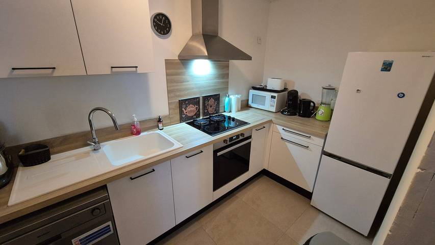 Casa de vacaciones 'Maison De Village' con balcón in Paulhan, Región de Lodève
