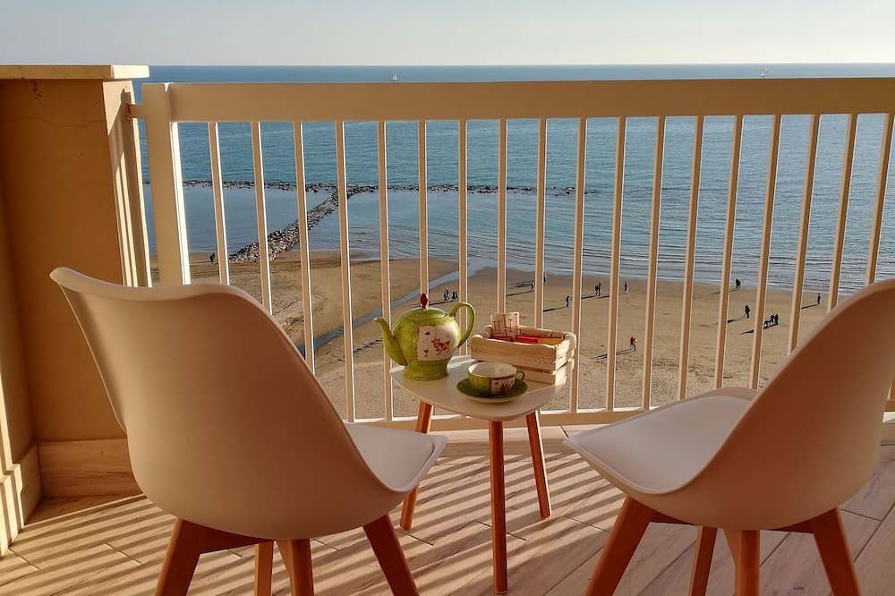 Entire apartment, Studio with sea view in Nettuno, Rome Province