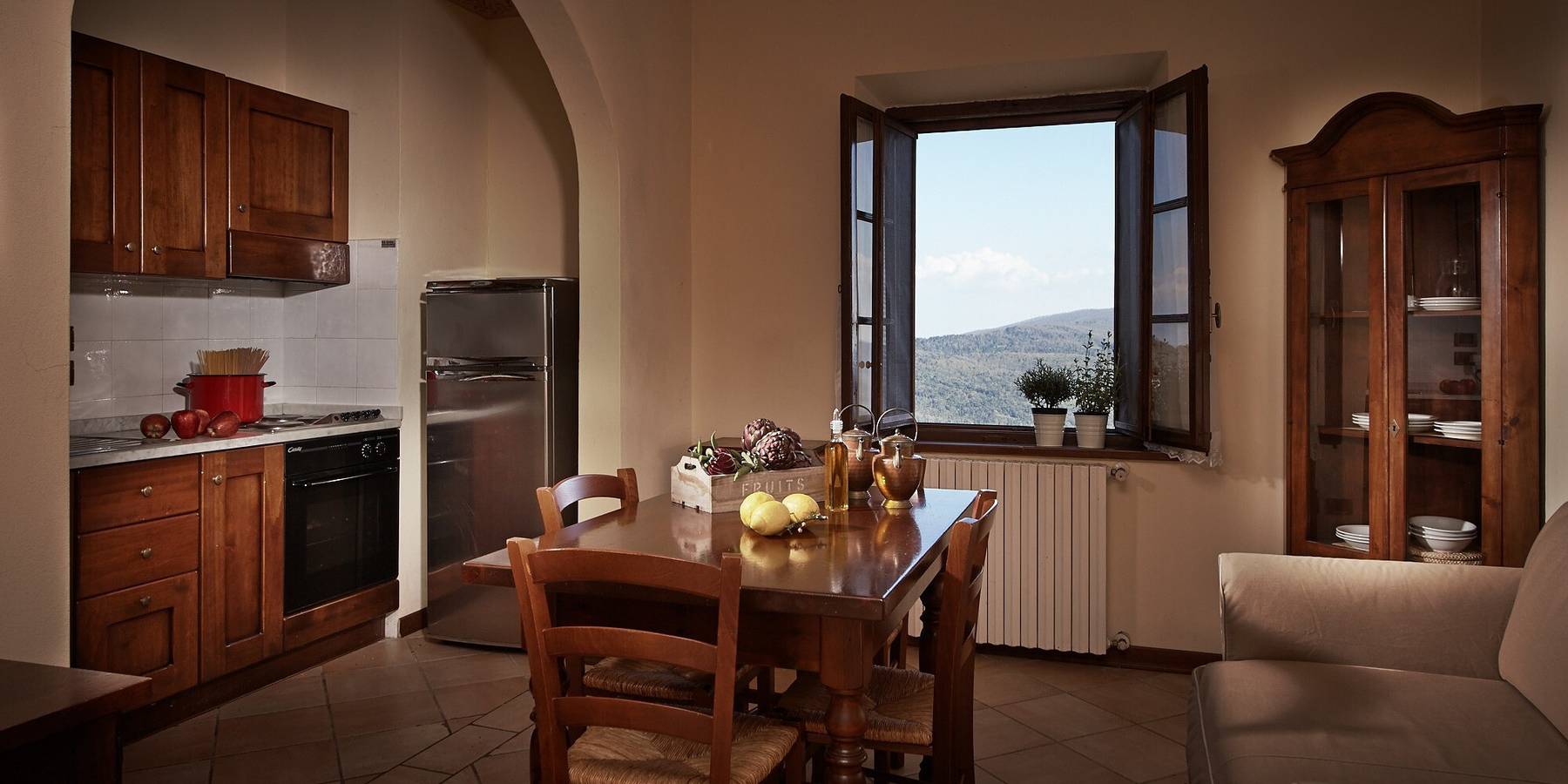 Appartamento intero, Guardiola - Appartamento panoramico con piscina nel borgo toscano in Il Castagno, Gambassi Terme