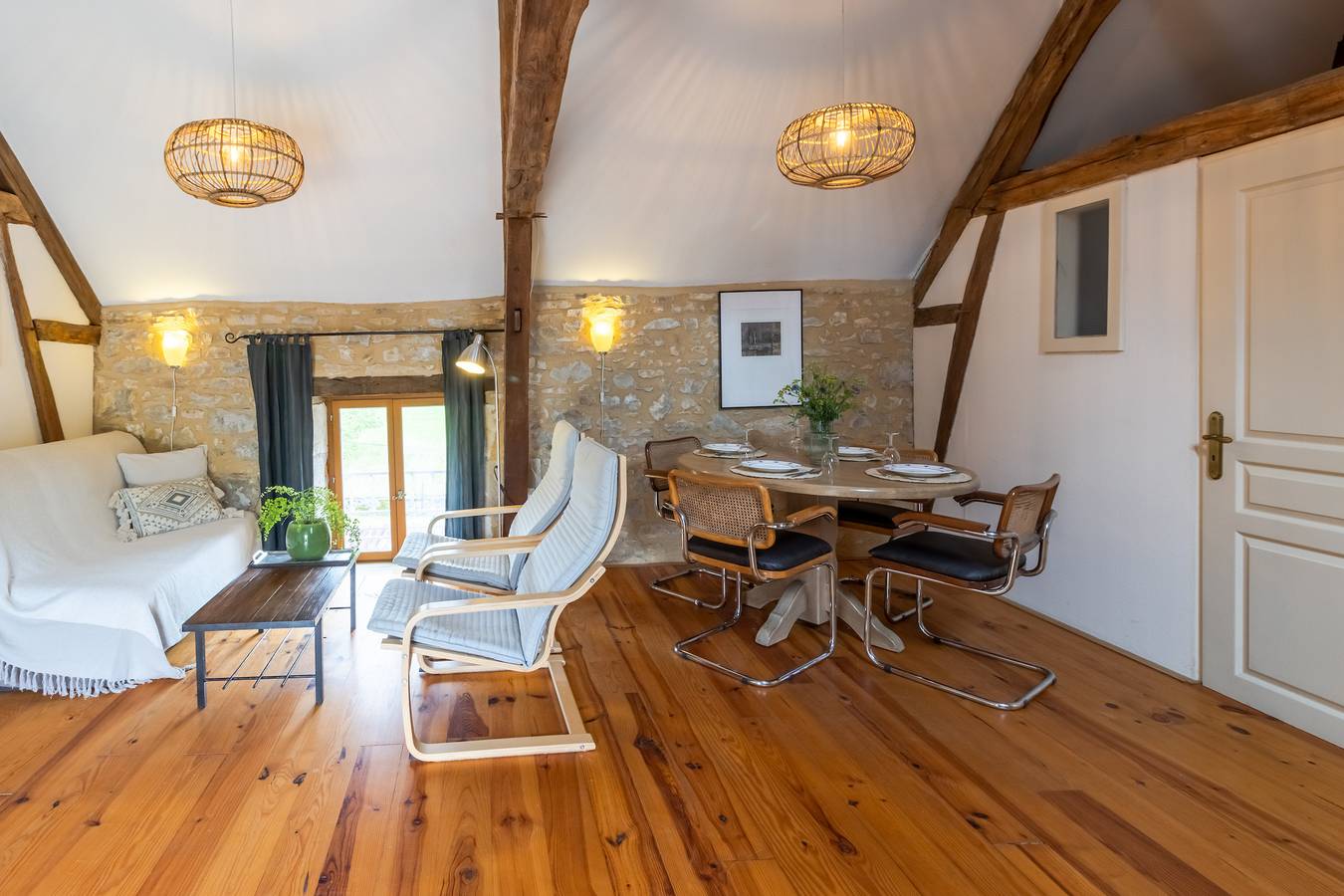 Ferienhaus 'Salle De Musique' mit Bergblick, Gemeinschaftspool und Wi-Fi in La Boissière-d'Ans, Périgord Blanc
