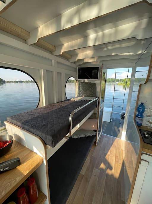 Boot für 4 Personen, mit Terrasse und Ausblick in Werder - 3