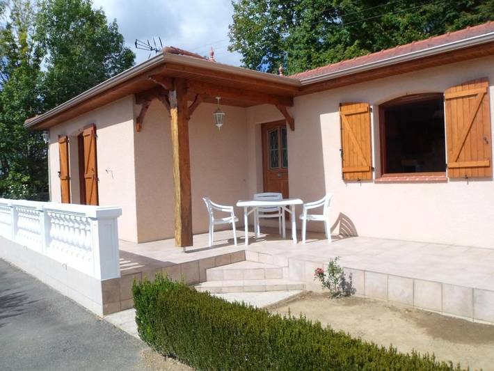 Location de vacances pour 6 personnes, avec vue ainsi que jardin et terrasse dans Sarrouilles - 3