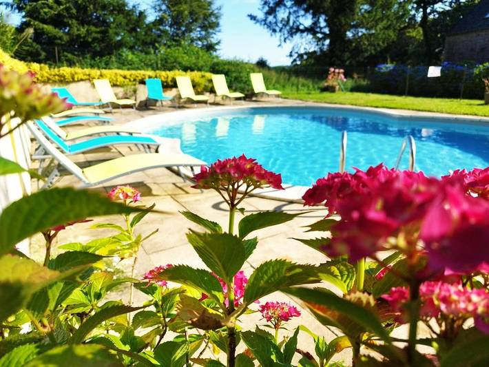 Location de vacances pour 10 personnes, avec jardin et piscine ainsi que vue sur le lac et vue, adapté aux familles à Langoëlan - 2