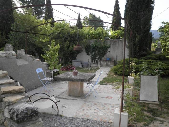 Location de vacances pour 4 personnes, avec terrasse ainsi que jardin et piscine, animaux acceptés à Oppède - 4