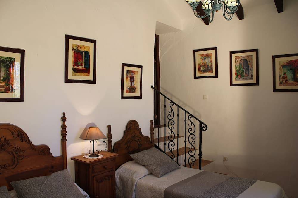 Charming 19th century stone built cottage. Magnificent location in Álora, Málaga Province