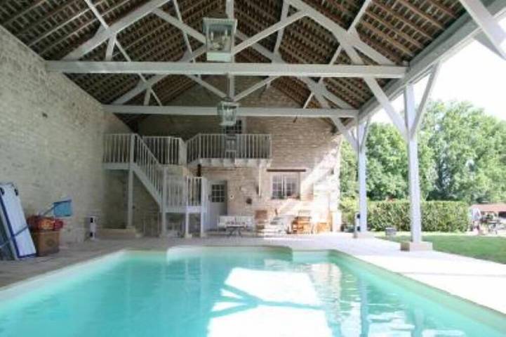 Gîte pour 5 personnes, avec piscine et jardin à Luzé