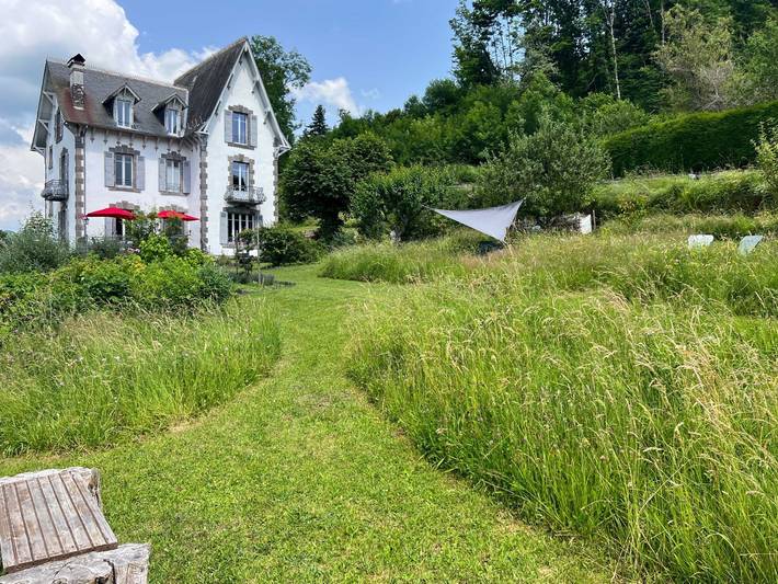Location de vacances pour 2 personnes, avec jardin dans le Cantal - 2