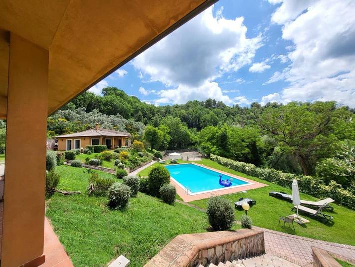 Ferienhaus für 9 Personen, mit Terrasse und Garten sowie Pool und Ausblick in Bettona