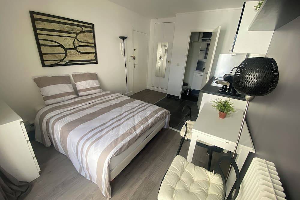Entire apartment, Apartment in Courbevoie in Courbevoie, Hauts-de-Seine