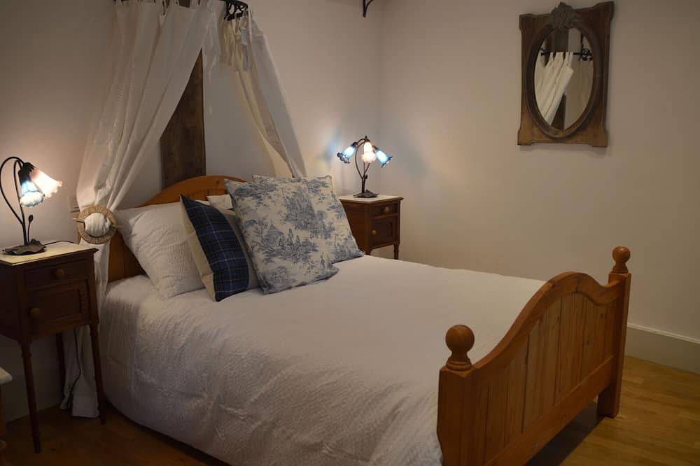 Estancia en una casa histórica escocesa con sala de juegos, hogar familiar del siglo 19 in Aubigny-sur-Nère, Sologne