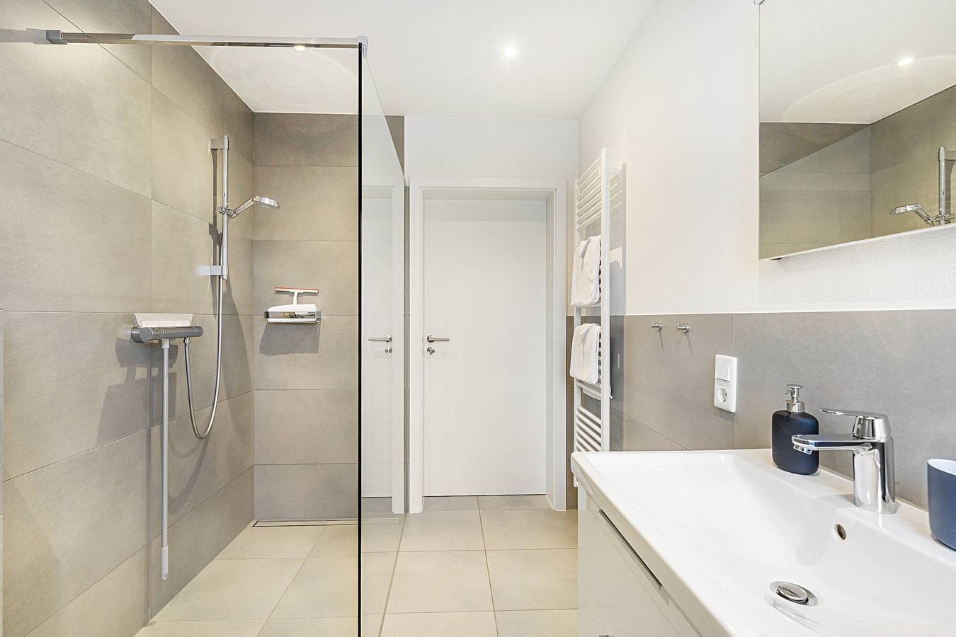 Ganze Wohnung, Apartment 'Ferienwohnung Nachtigal C, 50qm' mit Bergblick, gemeinsamer Terrasse und Wlan in Lennestadt, Sauerland