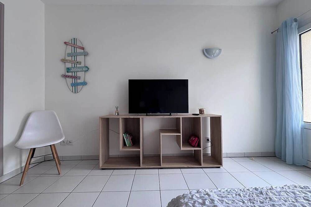 Entire apartment, Appart-Hotel du drapeau bleu Residence Kiwi in Aytré, La Rochelle region