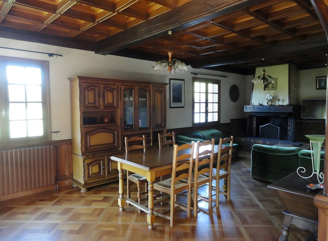 Vakantiehuis 'Gite Du Moulin De Veyriat' met gedeelde tuin, balkon en wifi in Lescheroux, Bourg-en-Bresse en omgeving