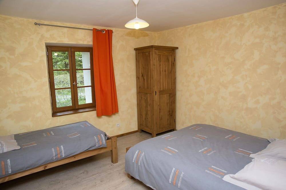 Gîte, 12 personnes, confortable et spacieux, in La Pesse, Parc naturel régional du Haut-Jura