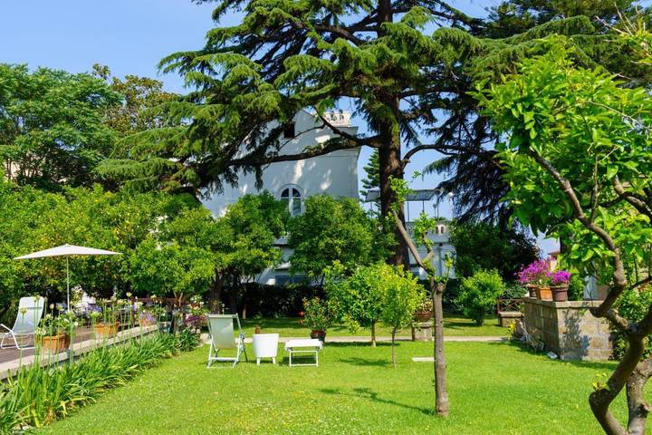 Pension voor 3 personen, with tuin and zwembad as well as whirlpool in Sorrento