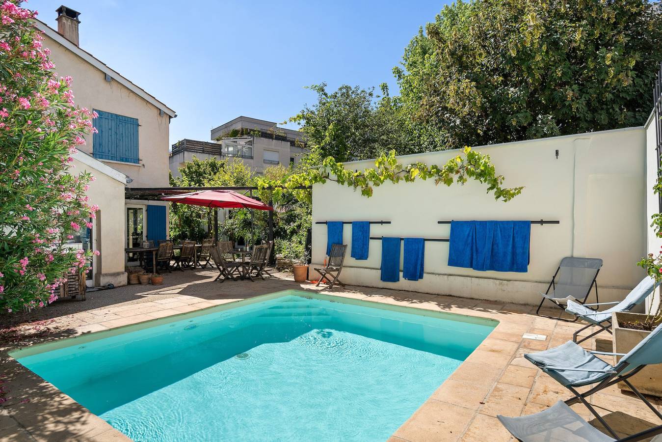 Les lilas Guest Rooms – Shared Pool and Wi-Fi in Lyon in Lyon, Lyon region