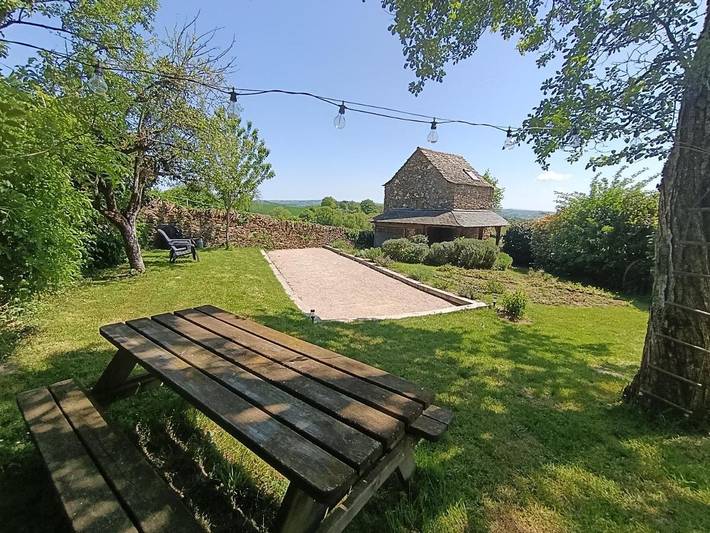 Location de vacances pour 2 personnes, avec Terrasse ainsi que Jardin et Vue dans Castanet (Aveyron)