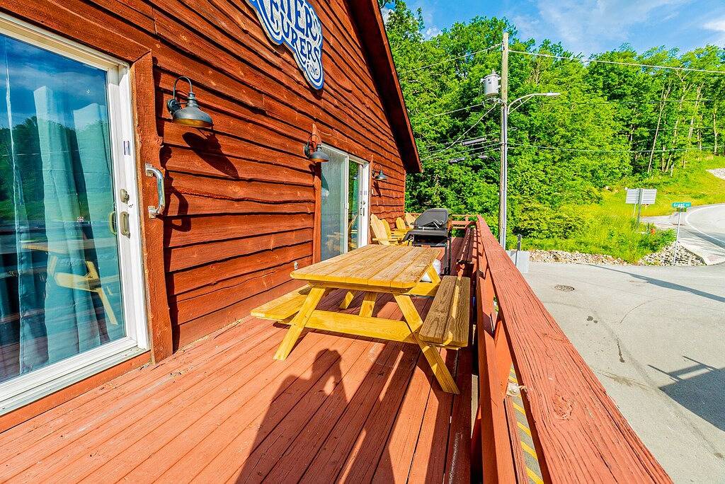 Ganze Wohnung, Marietta's River Retreat - Central Ohiopyle Getaway with Hot Tub in Ohiopyle, Pennsylvania