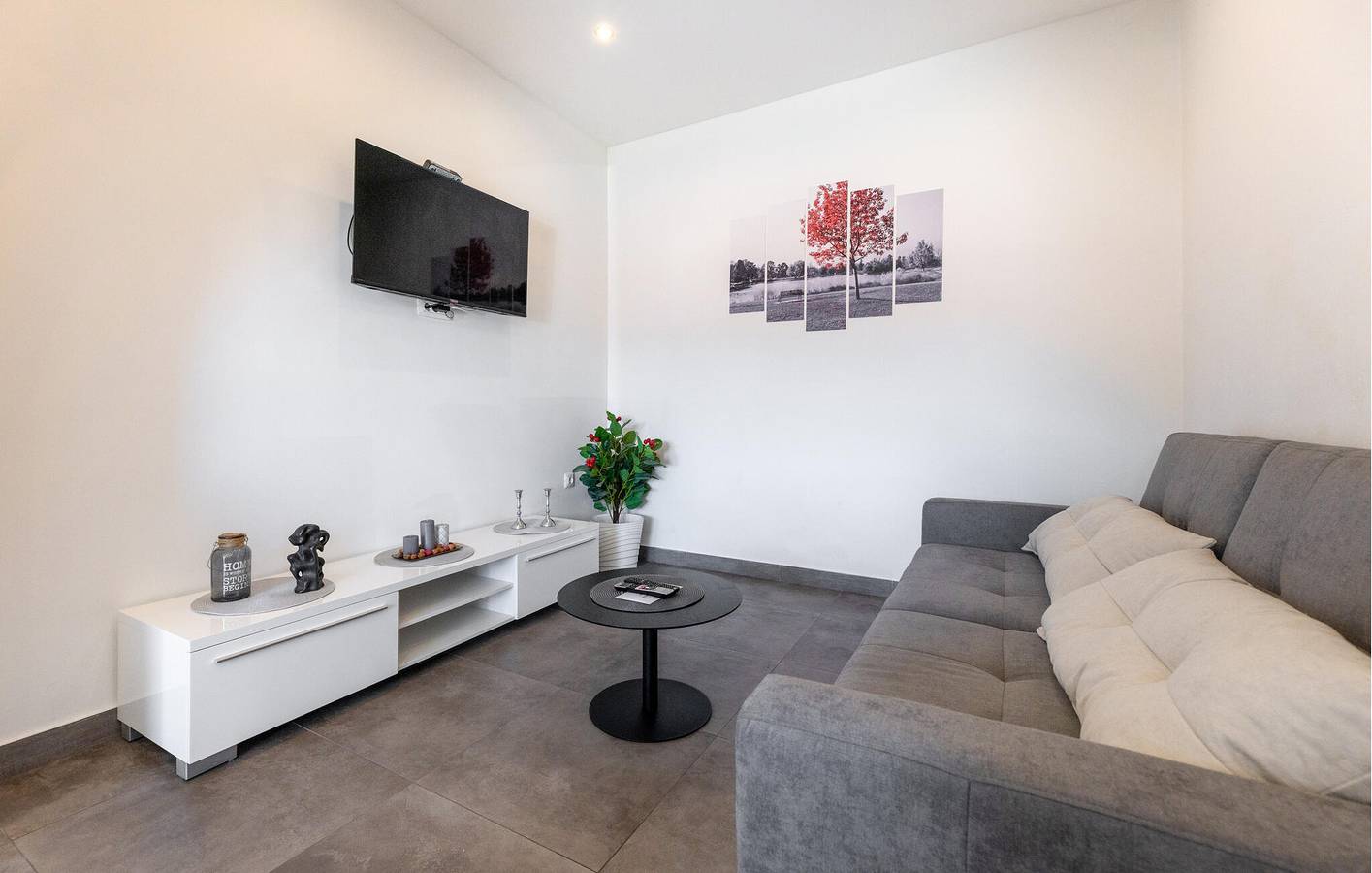 Ganze Ferienwohnung, Apartment mit Meerblick, Terrasse, Parkplatz und moderner Ausstattung in Ploče in Ploce, Dubrovnik-Neretva