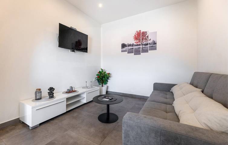 Ganze Ferienwohnung, Apartment mit Meerblick, Terrasse, Parkplatz und moderner Ausstattung in Ploče in Ploce, Dubrovnik-Neretva