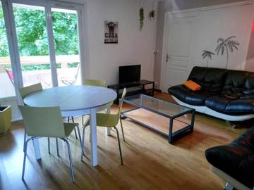 Gîte pour 4 personnes, avec balcon et vue à Lagnieu
