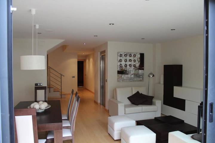 Casa rural para 10 personas, con vistas además de balcón y jardín en Tierras del Burgo - 4