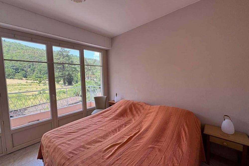 Appartement entier, T2 Situe Au 3E Etage Avec Ascenseur Avec Grande Terrasse Et Vue Degagee in Vernet-les-Bains, Parc naturel régional des Pyrénées catalanes